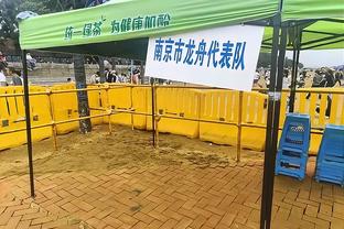 A-史密斯谈老詹让孩子享受大学篮球言论：造成这种情况都是你的错